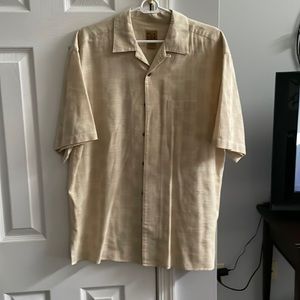Mens Jos A Banks casual button down shirt. Size L